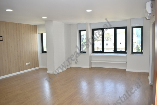 Apartment for office for rent in Donika Kastrioti Street.

It is situated on the 5-th floor in a n